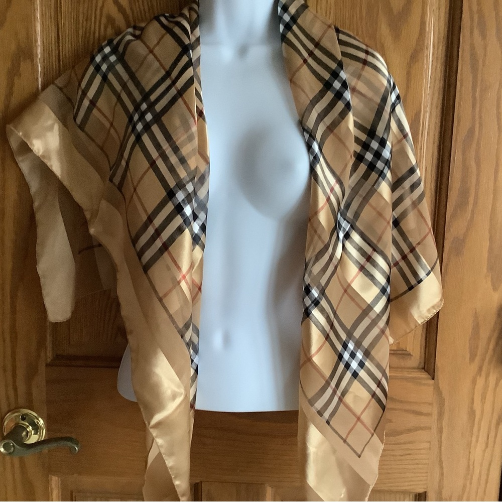 Check Scarf.  Aprox 40”40”. No tags.